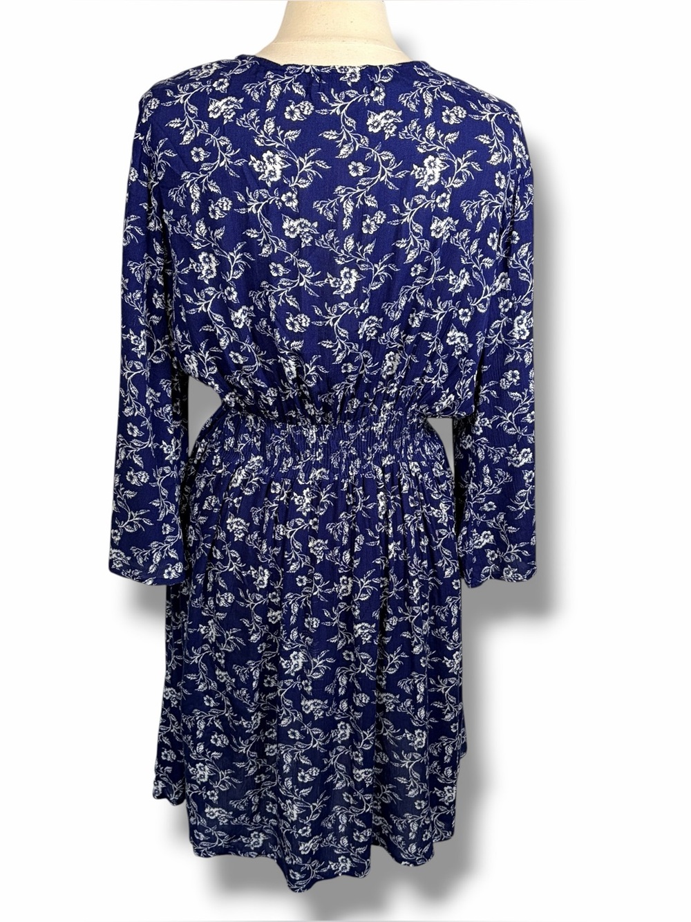 J.GHEE Navy Blue & White Floral Boho Flare Sleeve V-Neck Mini Dress, 1X - Picture 6 of 11